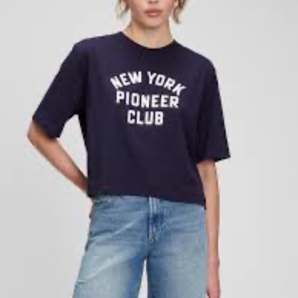 Cropped Gap New York top oversized